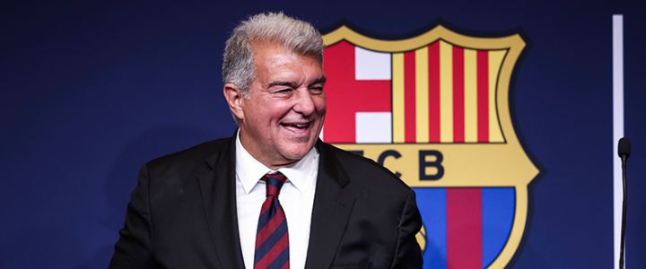 Laporta: „Trzeba być odważnym, żeby konkurować z państwowymi klubami, których grunty są zmieniane, gdy mają kłopoty… a one są z tym całkowicie w porządku”.