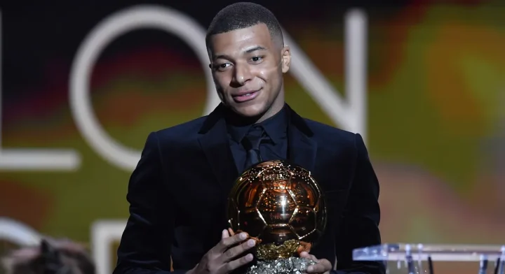 MBAPPÉ CHCE ZADEDYKOWAĆ ZŁOTĄ PIŁKĘ AFRYCE! „NIGDY NIE STRACIŁEM KONTAKTU Z MOIMI KORZENIAMI”