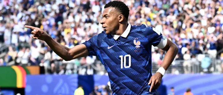 Mbappé: „Byłoby rozczarowaniem, gdybym nie wygrał Złotej Piłki. W zeszłym sezonie nie było nikogo lepszego ode mnie”.